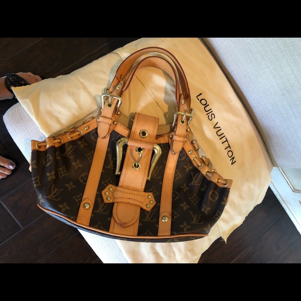 Authentic Louis Vuitton Theta handbag